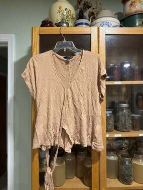 Banana Republic Women's 100% Linen V-Neck Side Tie Wrap Top Medium Tan